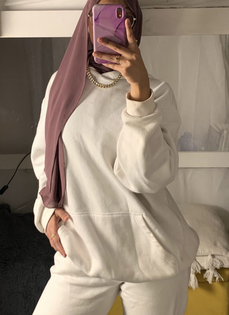 7 Hijabi-Friendly Modest Casual Outfits That You Need To Try Right Now